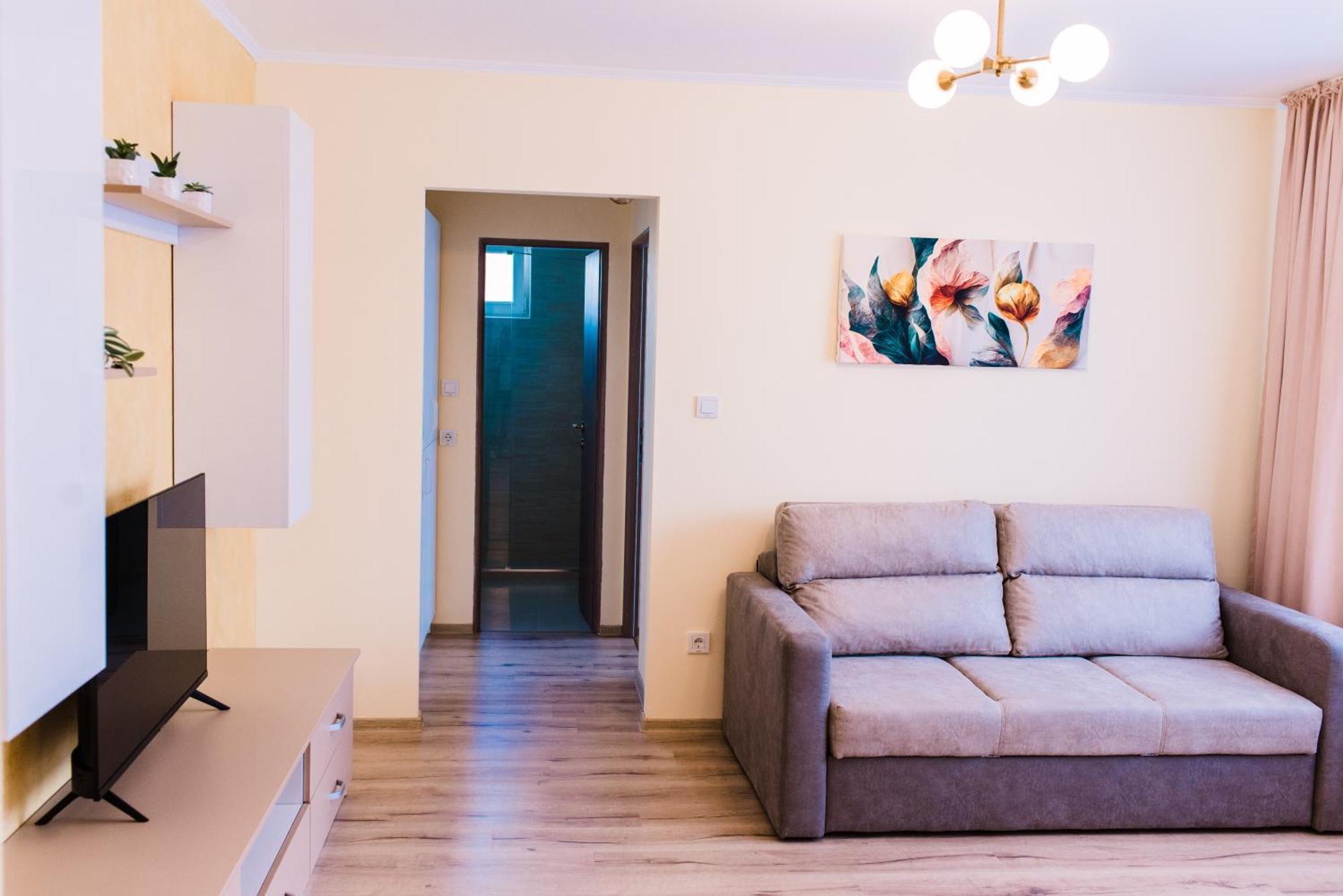 Central White Apartment Máréfalva Kültér fotó
