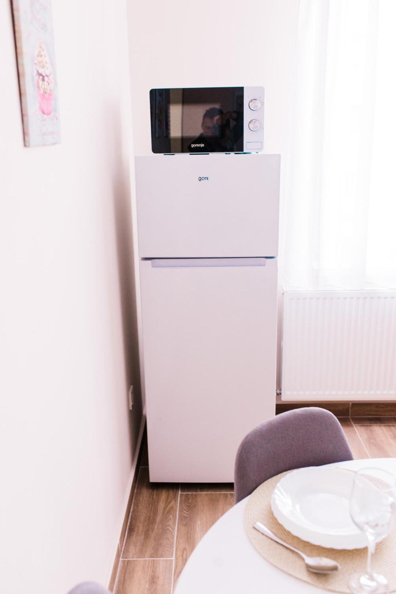 Central White Apartment Máréfalva Kültér fotó